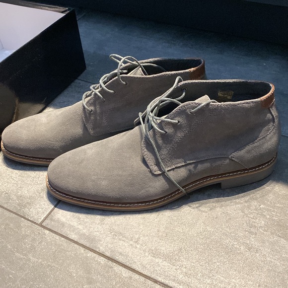 NWT B2 by Browns Grey Suede Shoes - Picture 12 of 13